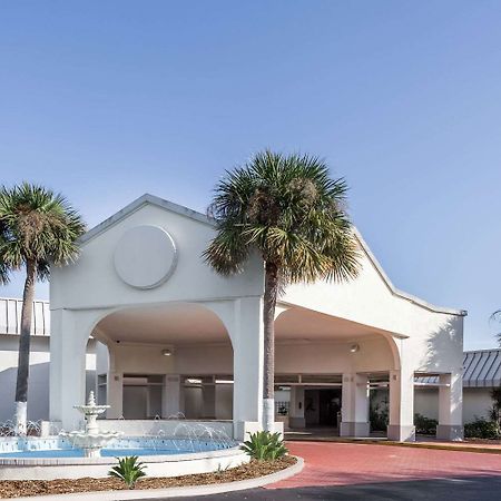 Days Inn By Wyndham St. Petersburg / Tampa Bay Area Pinellas Park Exteriör bild