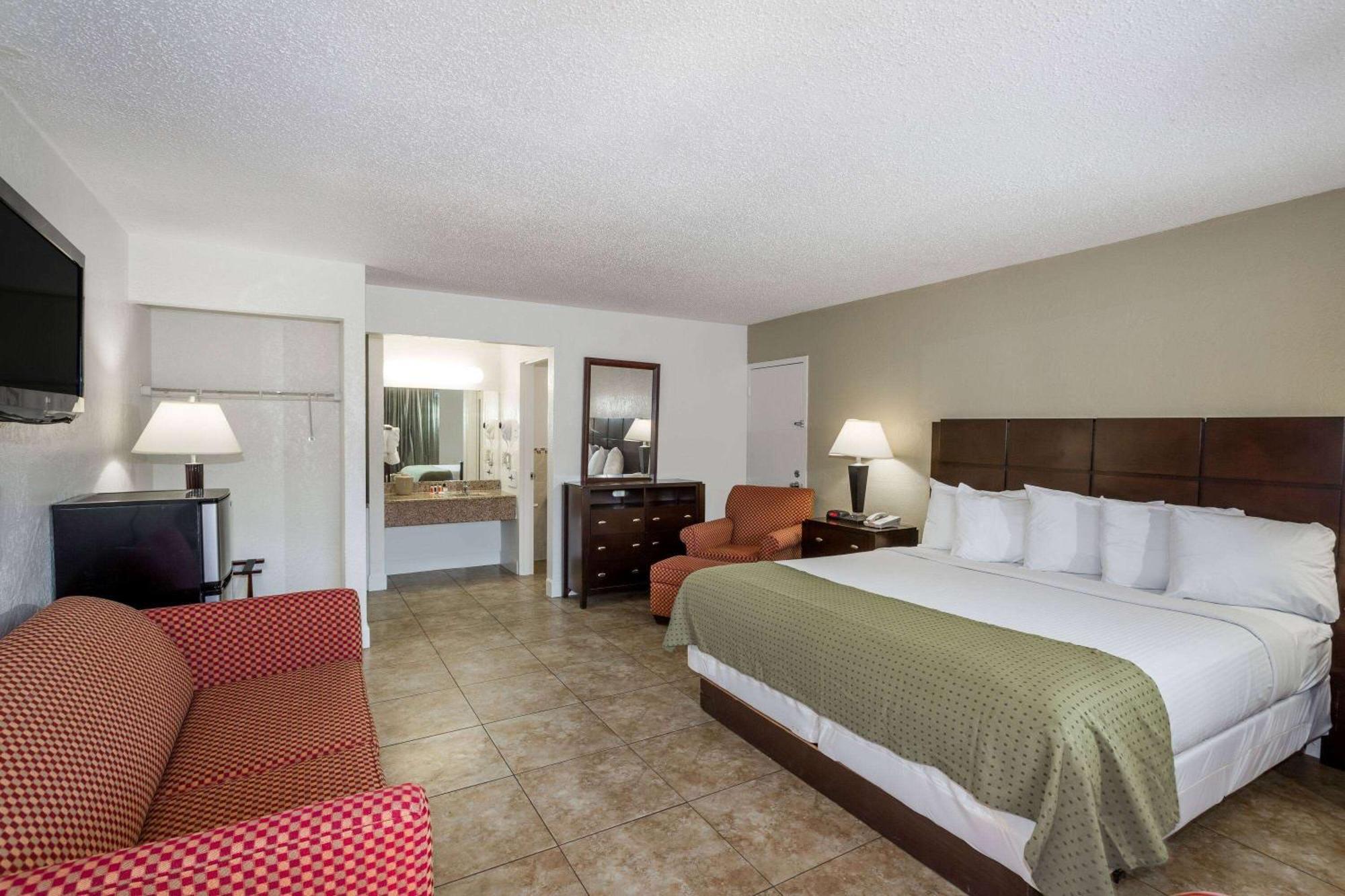 Days Inn By Wyndham St. Petersburg / Tampa Bay Area Pinellas Park Exteriör bild