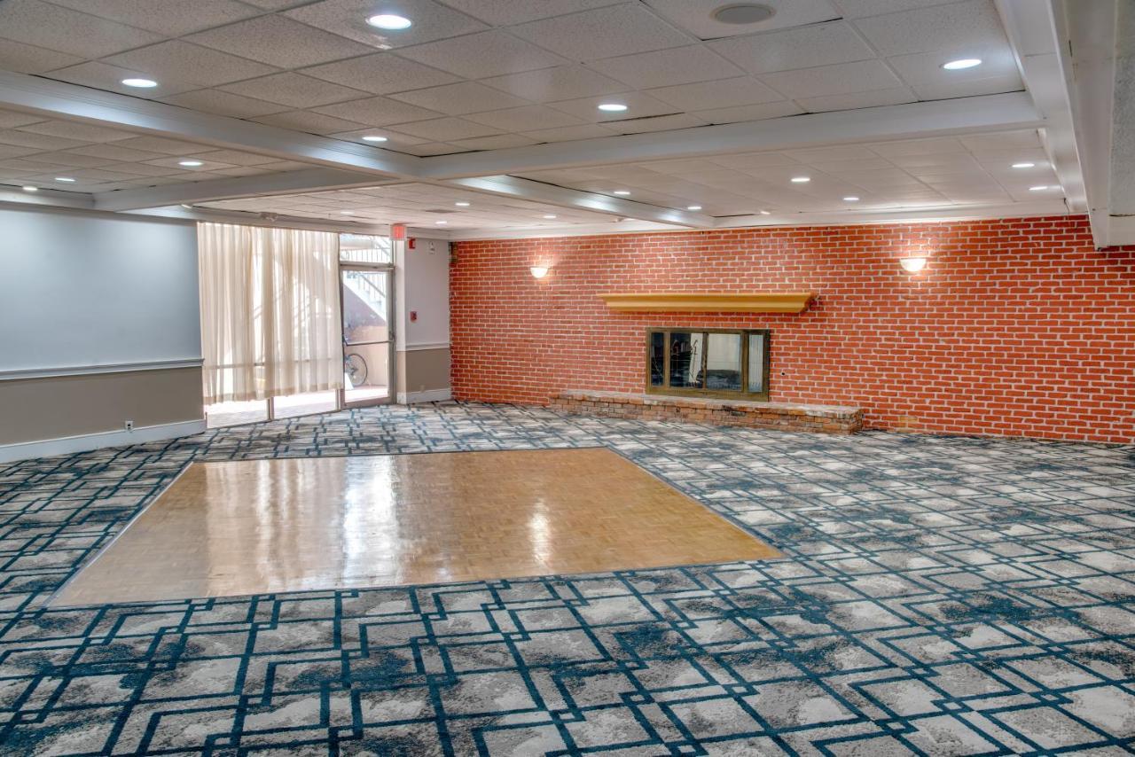 Days Inn By Wyndham St. Petersburg / Tampa Bay Area Pinellas Park Exteriör bild