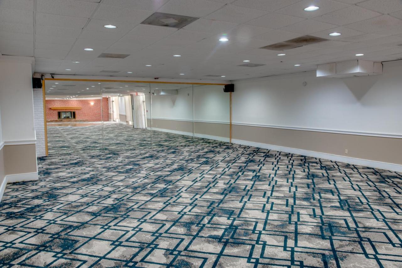 Days Inn By Wyndham St. Petersburg / Tampa Bay Area Pinellas Park Exteriör bild