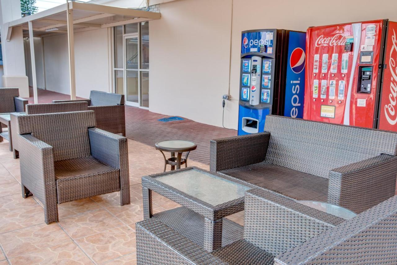 Days Inn By Wyndham St. Petersburg / Tampa Bay Area Pinellas Park Exteriör bild
