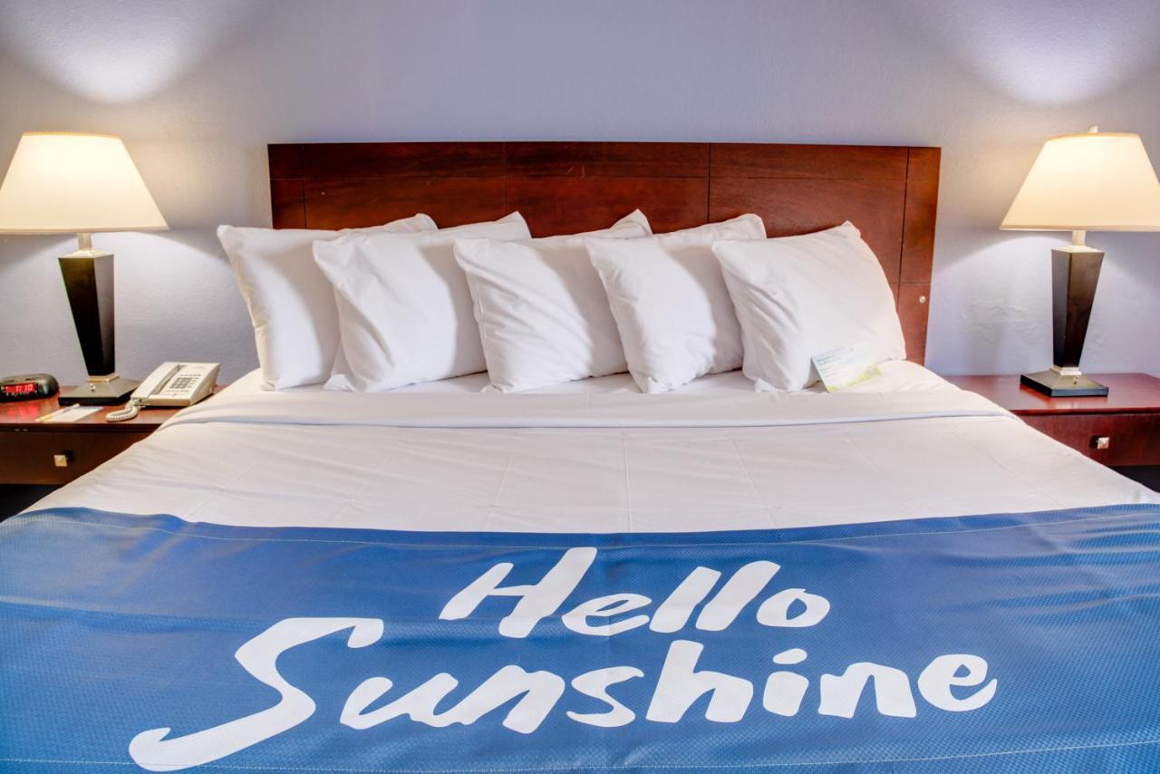 Days Inn By Wyndham St. Petersburg / Tampa Bay Area Pinellas Park Exteriör bild