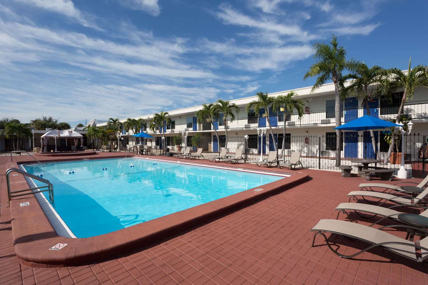 Days Inn By Wyndham St. Petersburg / Tampa Bay Area Pinellas Park Exteriör bild