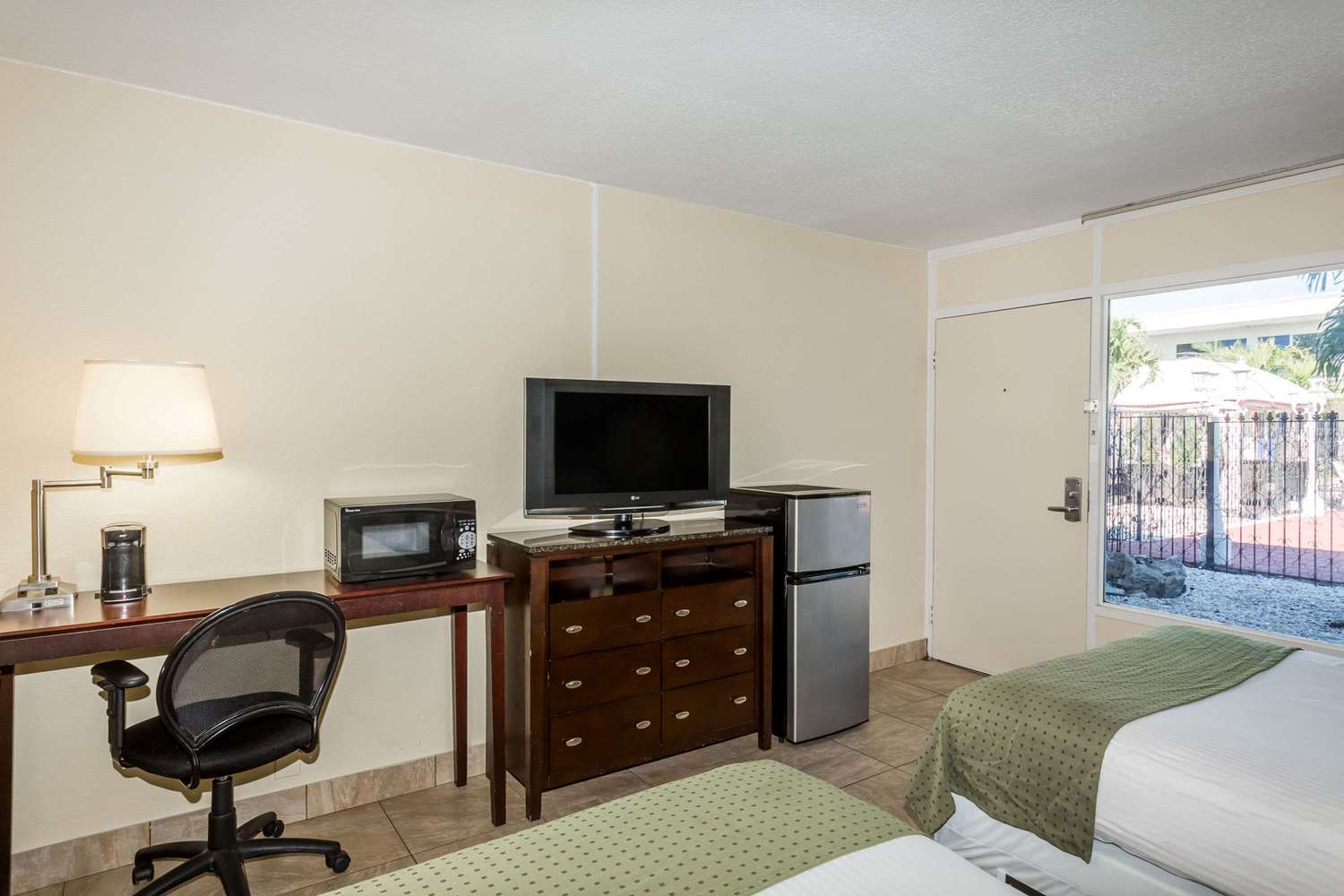 Days Inn By Wyndham St. Petersburg / Tampa Bay Area Pinellas Park Exteriör bild